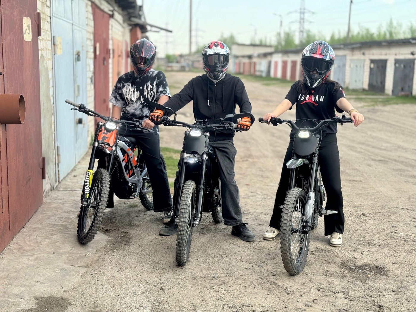 Электробайк в лесу